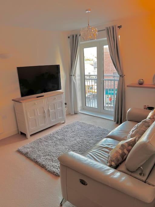 City Centre Apartment. Wrexham Exterior photo