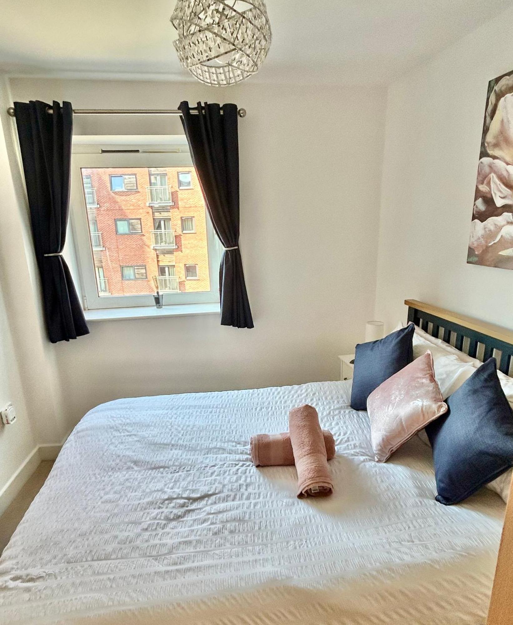 City Centre Apartment. Wrexham Exterior photo