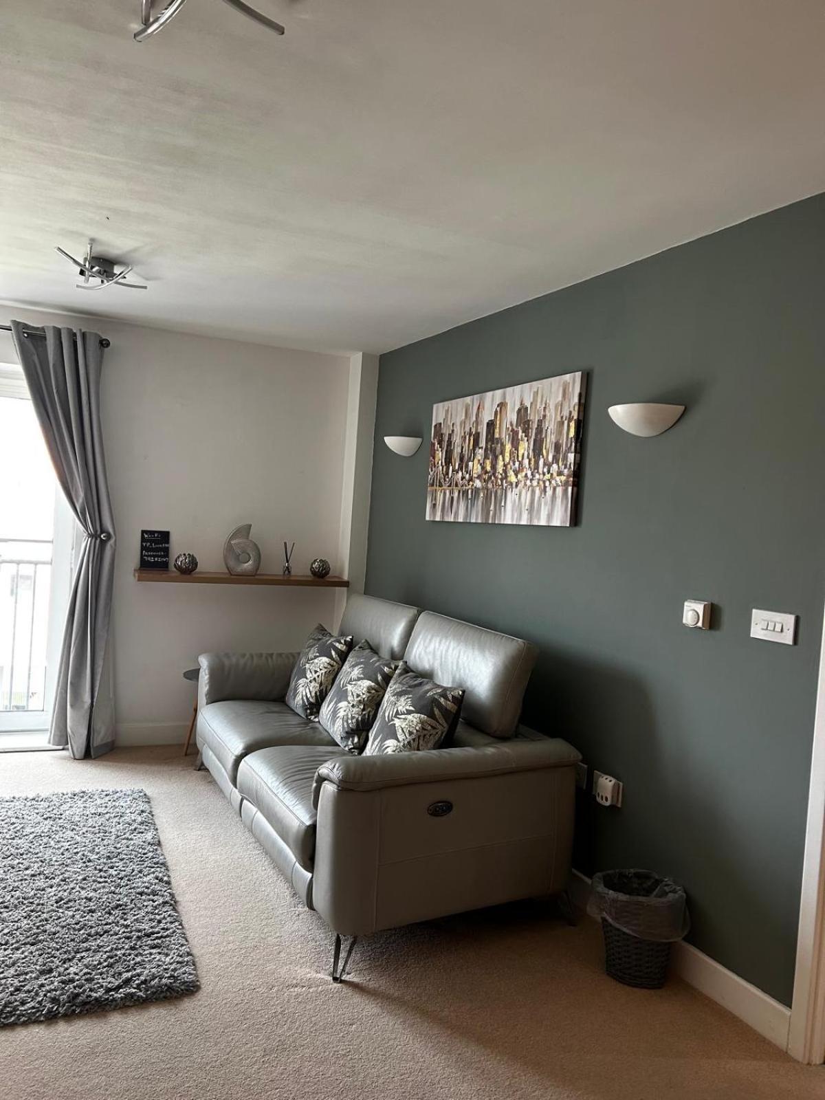 City Centre Apartment. Wrexham Exterior photo